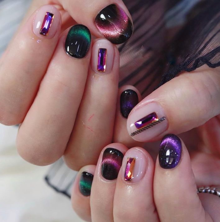 低调奢华的猫眼石美甲