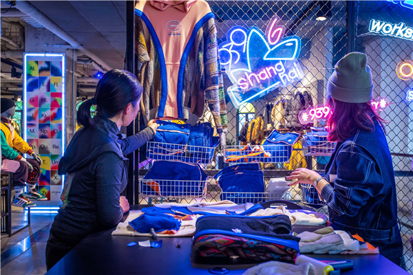 ADIDAS x NAO 虚拟织布机可持续发展活动(图片来源于品牌) ADIDAS x NAO 虚拟织布机可持续发展活动